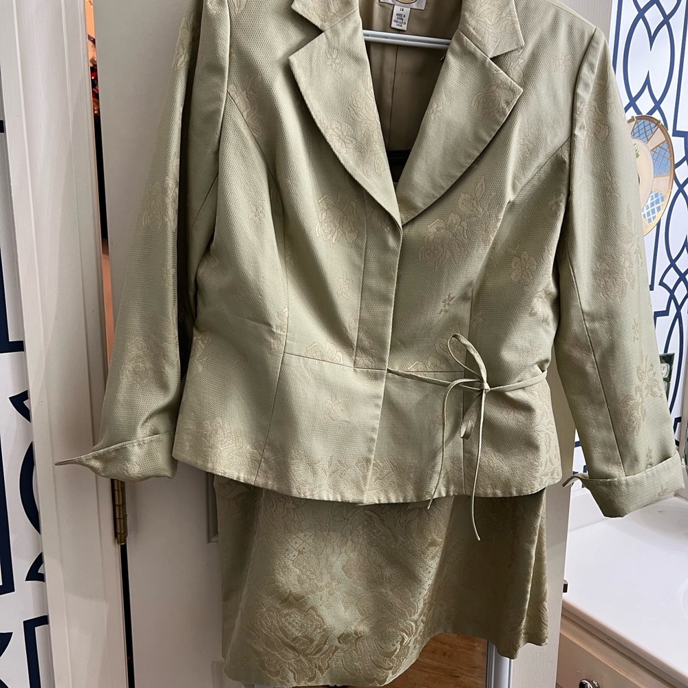 Talbots suit. 100% silk.
